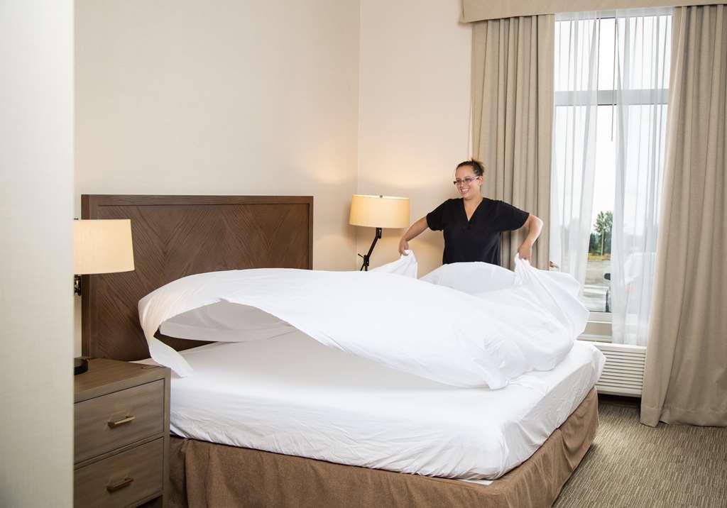 Pomeroy Inn & Suites 乔治王子城 客房 照片
