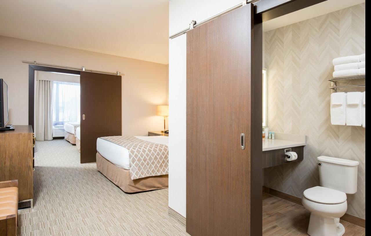 Pomeroy Inn & Suites 乔治王子城 外观 照片
